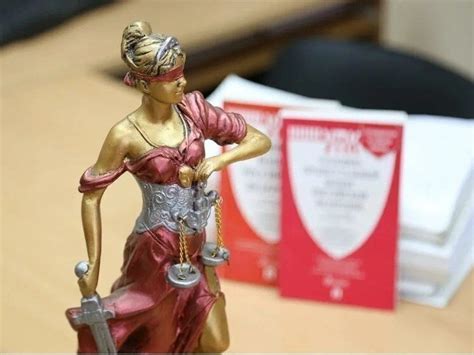 Известный хирург насиловал детей четверть века - МК