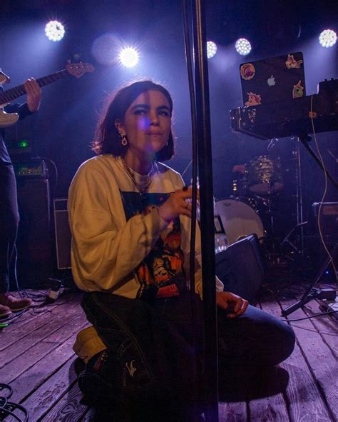 Young Talented singer "Benee" | Indie singers, Singer, Concert photography