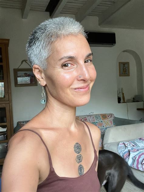 Bold And Beautiful Very Short Pixie Haircuts For A Fresh Look 16