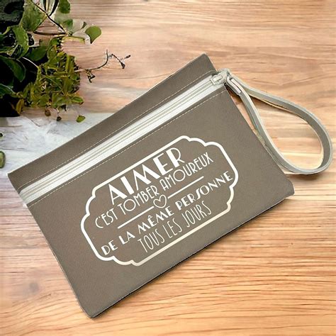 Achat Pochette M, "Aimer c'est tomber amoureux de la même personne tous