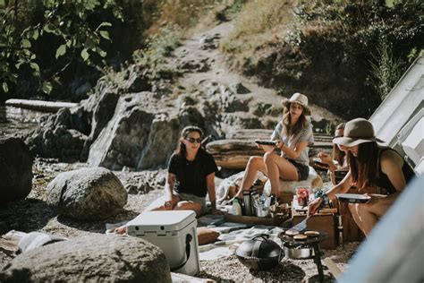 Babes On Beaches - do Brunch