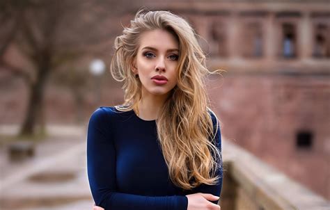 Download Chica Bonita University Modeling Wallpaper | Wallpapers.com
