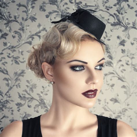 Retro style fashion woman | Retro fashion women, Retro fashion, Women