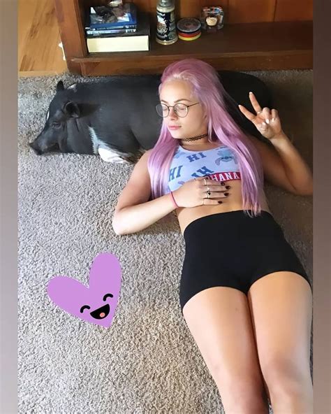 Liv Morgan ️’s Instagram photo: “Piggy🥰🖤🖤 @yaonlylivvonce” | Liv, Women ...