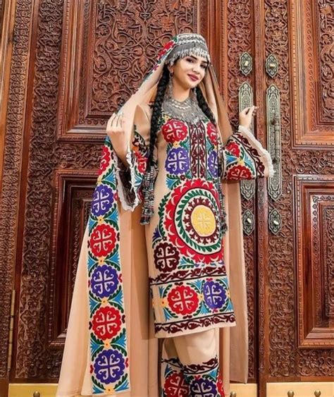 Tajikistan 🇹🇯 | Черные волосы с челкой, Мусульманки, Одежда