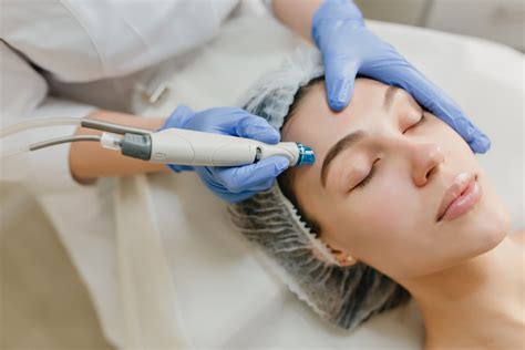 Breaking Down the Differences: Aquafacial vs. Hydrafacial