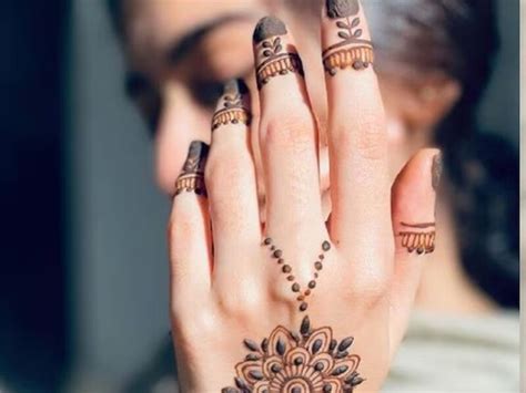 apply   latest designs  bangle mehndi   hands