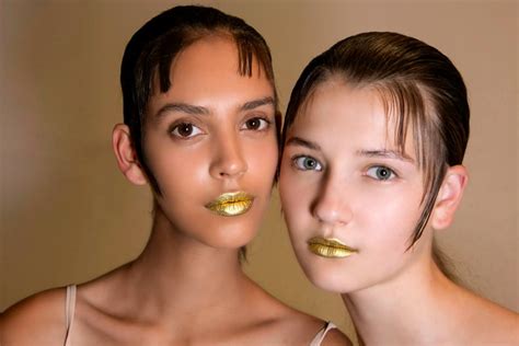 How to Wear Metallic Lipstick | Tips | PS Beauty
