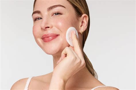 What Does Toner Do? 6 Key Benefits for Your Skin – CLEARSTEM