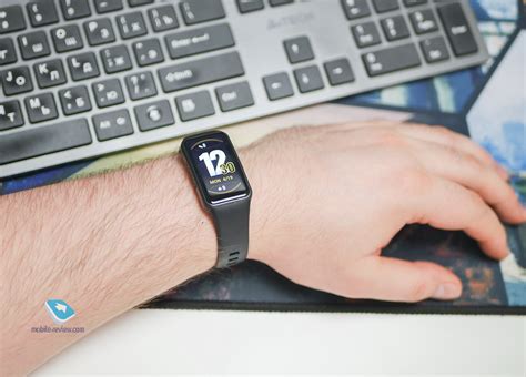Mobile-review.com Обзор HONOR Band 6