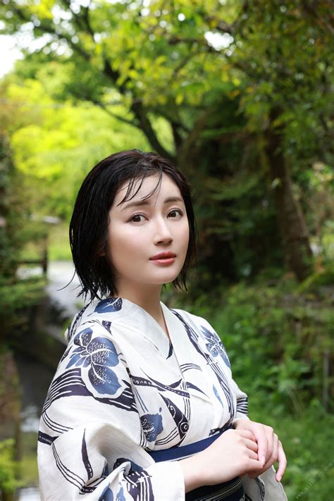 Manami Shindo Queens All Unreleased Special Edition vol.3 FRIDAY 數碼寫真集