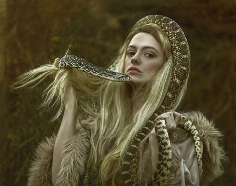 Fondos de Pantalla 2048x1618 Serpientes Agnieszka Lorek Temptation