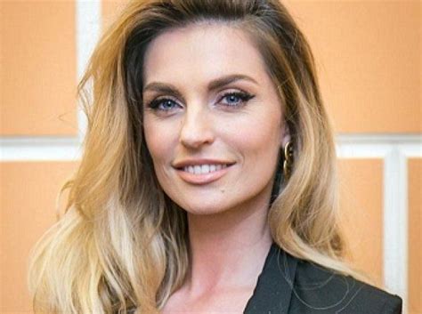 Молодая мама «фабрикантка» Саша Савельева свела в ума поклонников фото ...