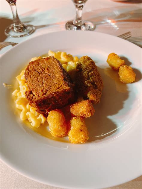 triciaisabirdy on Twitter: "The dinner at @StreamerAwards is definitely