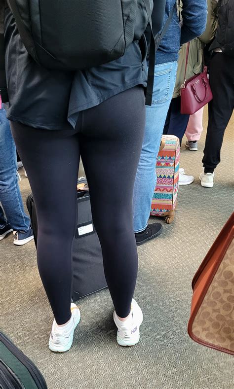 At the airport :) - Spandex, Leggings & Yoga Pants - Forum