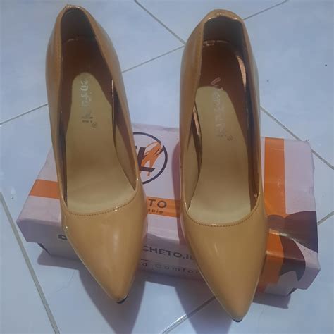 Sepatu hils, Fesyen Wanita, Sepatu di Carousell