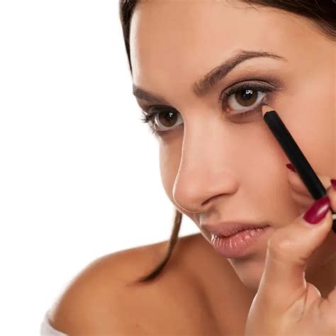 Eyeliner: Why Waterline Eyeliner Matters