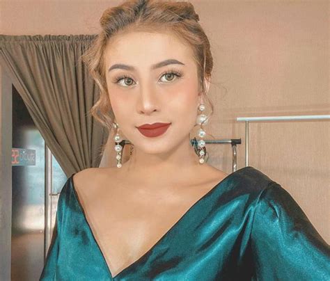 Biodata Awkarin Lengkap Umur Dan Agama Selebgram Keki - vrogue.co