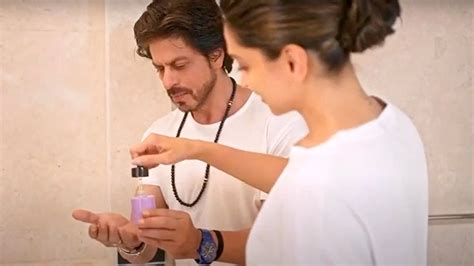 Deepika Padukone teaches Shah Rukh Khan her Skincare Routine | Pathaan - Bollywood Hungama