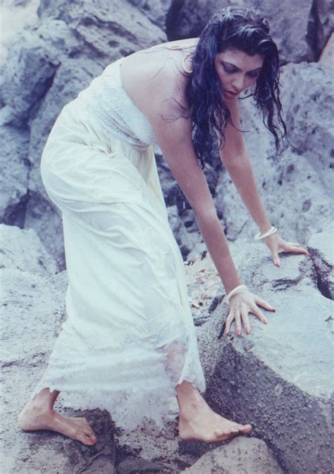 Kimi Katkar movies, filmography, biography and songs - Cinestaan.com