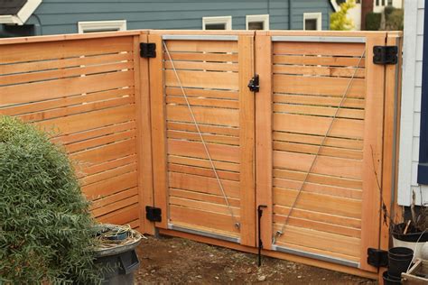 Horizontal Wood Fence with Alternating Picket Sizes