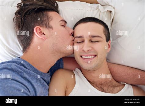 Gay couple kissing bed hi-res stock photography and images - Alamy