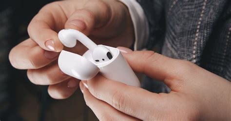 How to Clean Airpods the Right Way | Hometalk