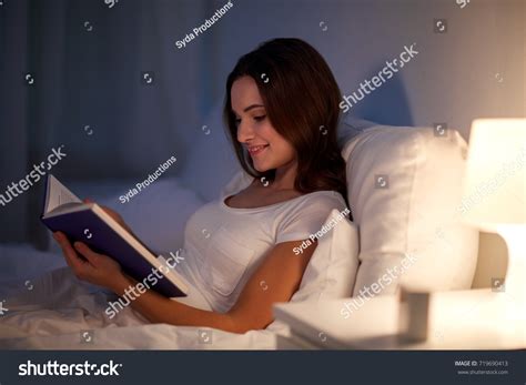 95,225 Reading in bed Images, Stock Photos & Vectors | Shutterstock