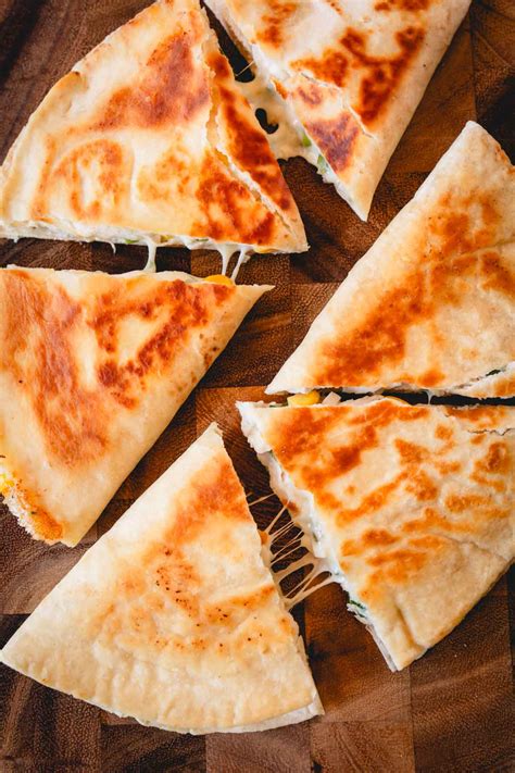 Easy Chicken Quesadilla Recipe - Busy Cooks