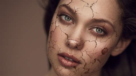Create an Amazing Cracked Skin Effect in Photoshop (Part 1) - YouTube