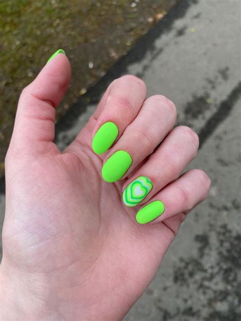 Маникюр на овал | Nails, Pretty, Convenience store products