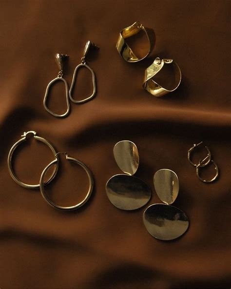Pin by Ly on L oks | Jewelry photography styling, Jewelry trends ...