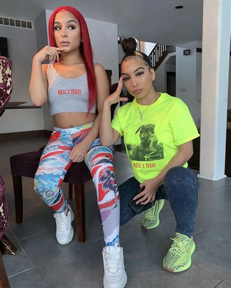 Pin by pyt😍 on bff | Siangie twins, Cute outfits, Sister outfits