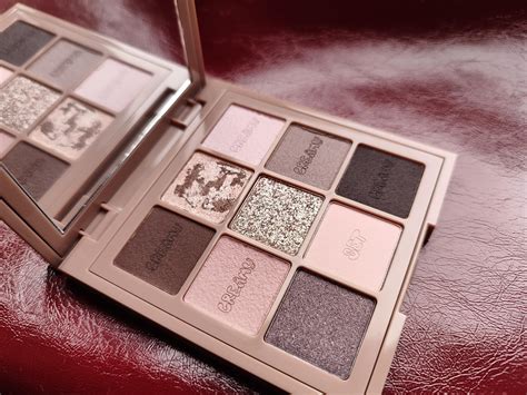 Huda Beauty Creamy Obsessions Greige : r/swatchitforme