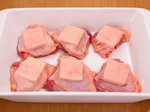 Куриные бедрышки, запеченные с сыром