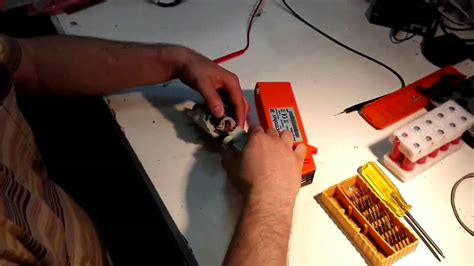 Замена аккумуляторов в беспроводном пылесосе Electrolux. Часть 1 - YouTube