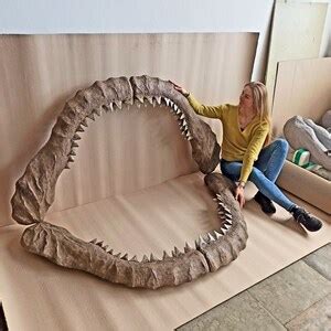 Lifesize Megalodon Jaw Replica: Stunning Megalodon Shark Tooth Fossil ...