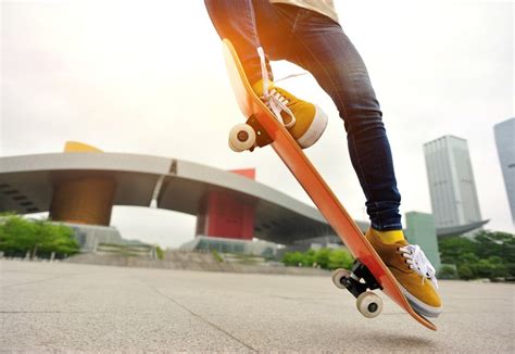 How to Ollie (3 Steps) Pictorial & Video - Goskate.com I Skateboard Lessons