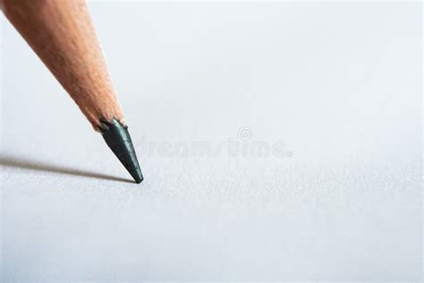 бумажный карандаш стоковое фото. изображение насчитывающей часть - 5617390
