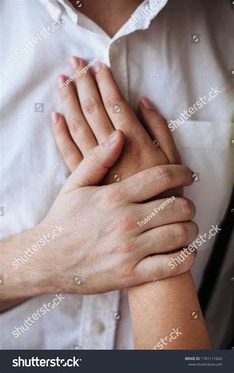 1.366 Woman touching mans chest Görseli, Stok Fotoğraflar ve Vektörler ...