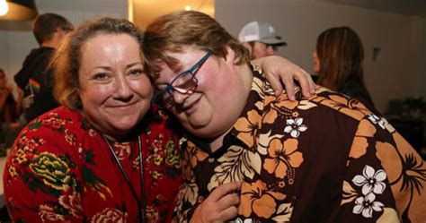 Маме приходится запирать холодильник, потому что ее 200-килограммовый ...