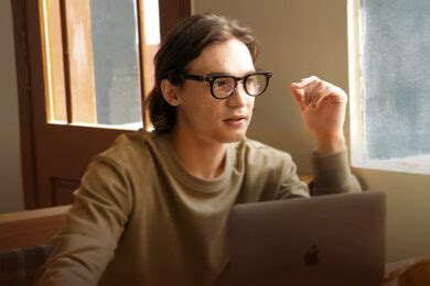 Halliday Debuts New AI-Boosted Smart Glasses with a 3.6mm Screen in the ...