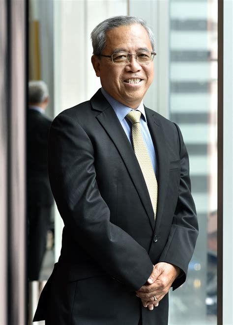 prof yu calls  rethink  singapores suburban skyline singapore