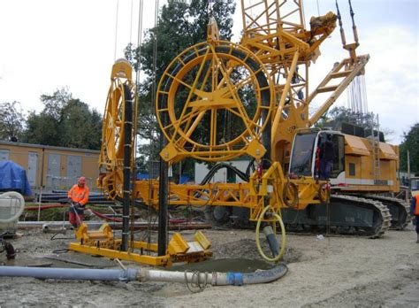 Буровая техника - Гидрофреза Bauer BC32 на Liebherr HS 885 HD - товары ...