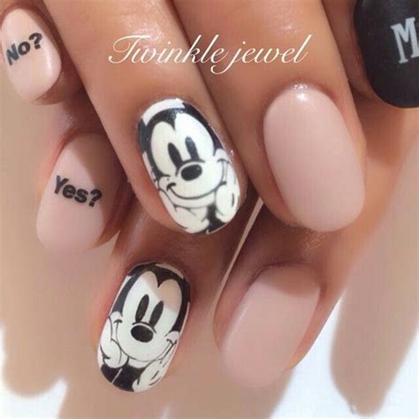 Pin von Krisztina Kószás auf Nails