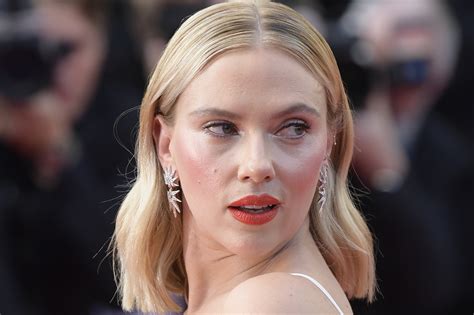 Scarlett Johansson Akne Arr Scarlett Johansson Reflects On Her Acne