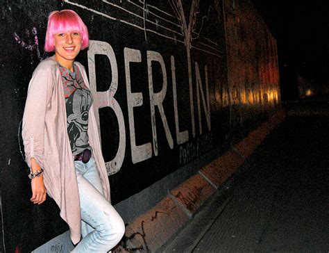 Gloria mit Glanz – Eine junge Frau aus Karben hält Berliner Fans in ...
