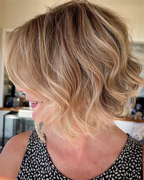 Top stylists explain the exact thinning technique for choppy layered bob thick hair 2