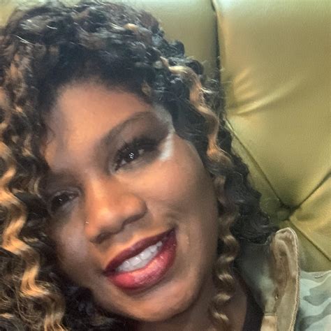 Elle Loves's Amazon Page