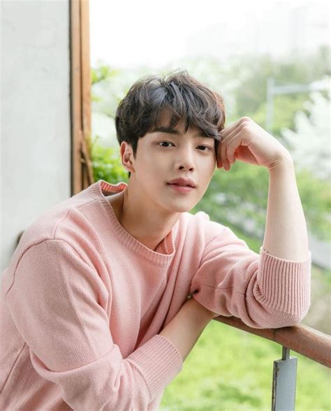 pin  relax  amazing  dramas cute actors korean actors actors